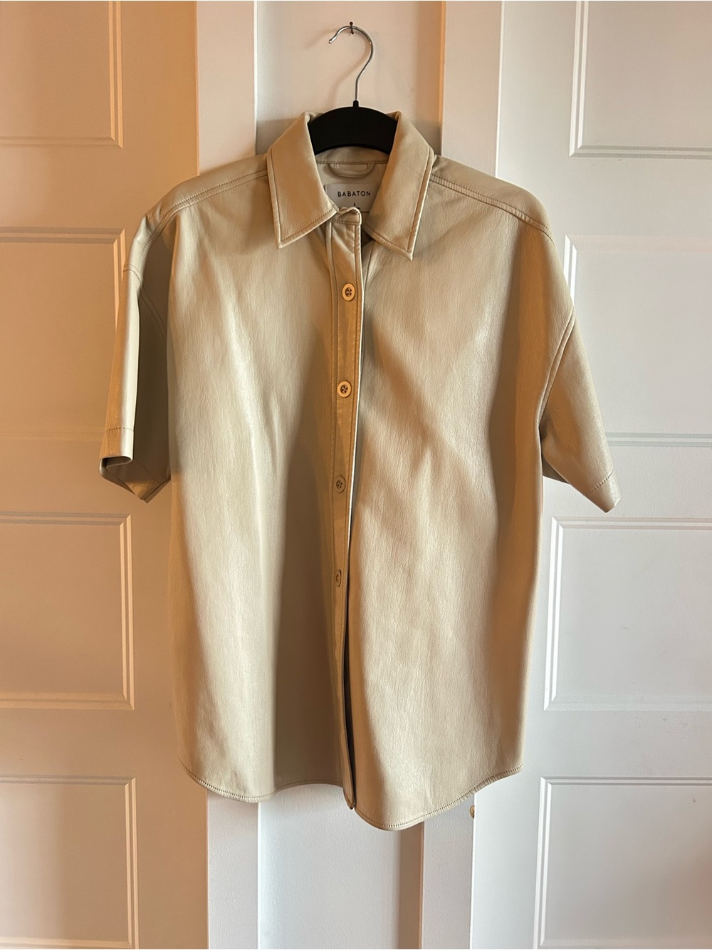 Babaton Light Beige Short-Sleeve Button-Down Shirt